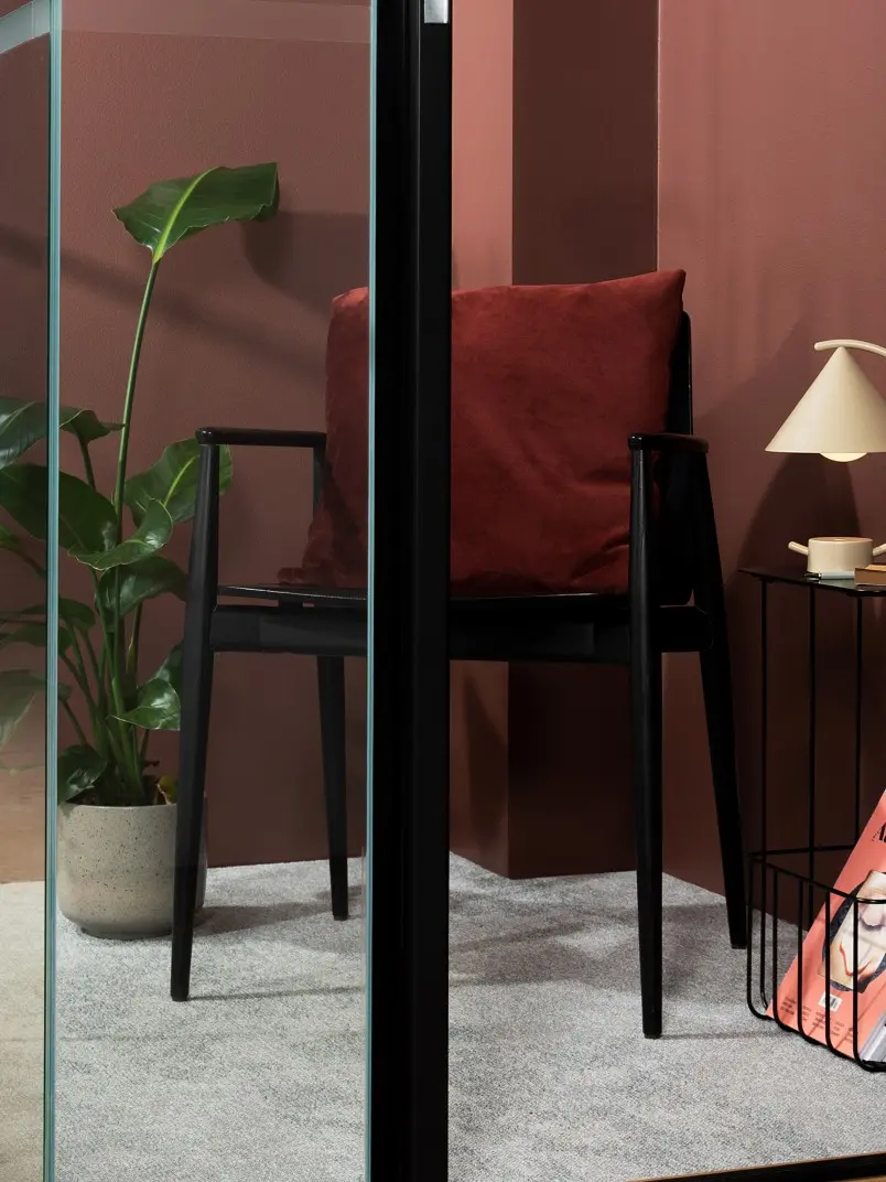 Color Now 2022 palette for office interior