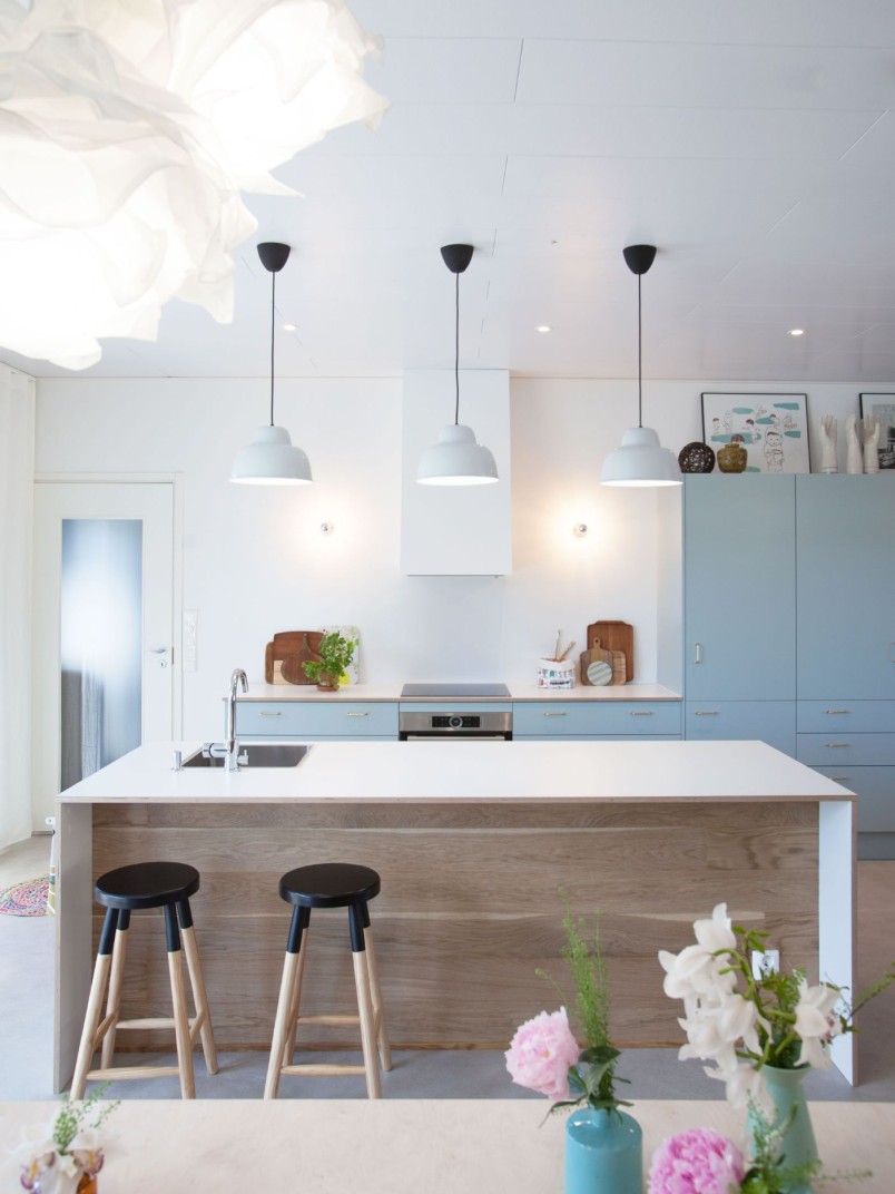 White painted kitchen walls