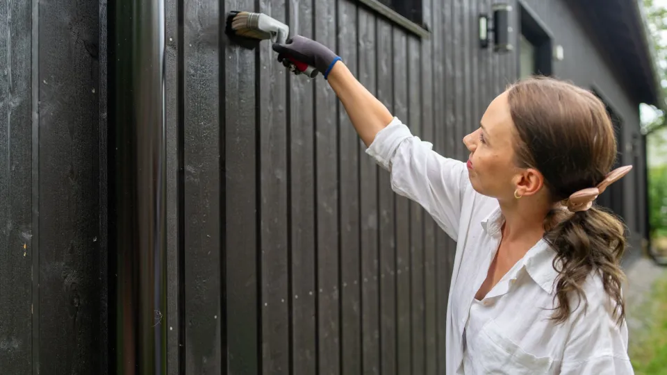 Kā krāsot koka fasādi: atbildes uz 5 jautājumiem