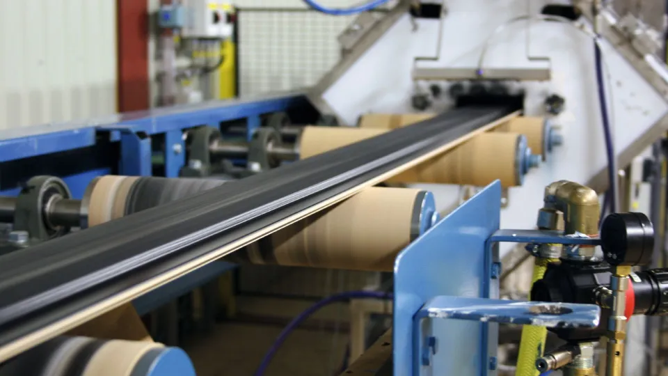 Tikkurila risinājumi koka apdares dēļiem un līmētiem frēzbaļķiem