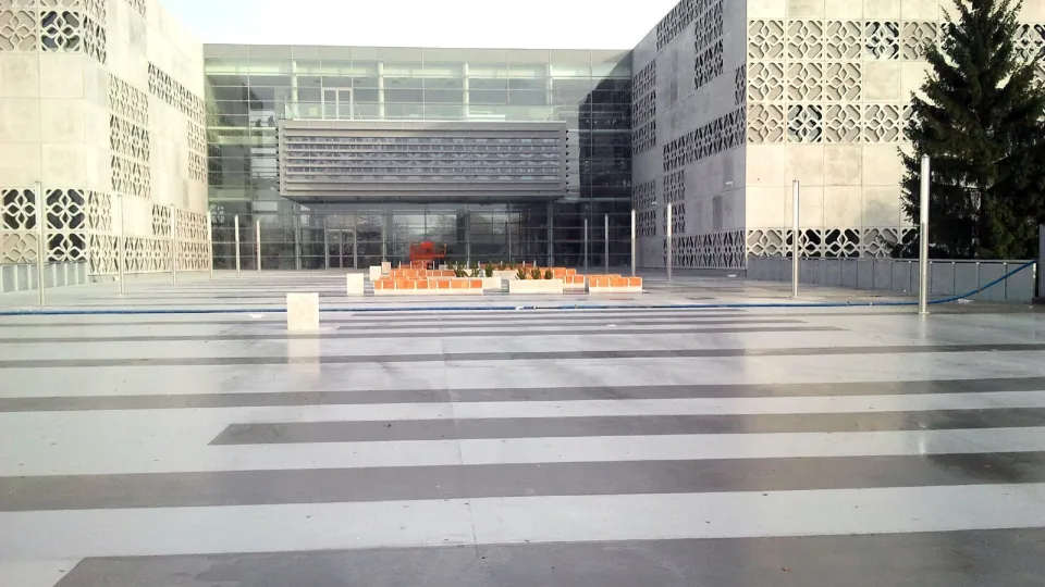 Grīdas virsmas āra zonās