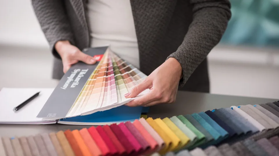 toņi publiskajā vidē