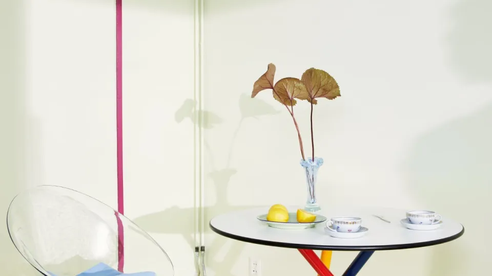 No grīdas līdz griestiem