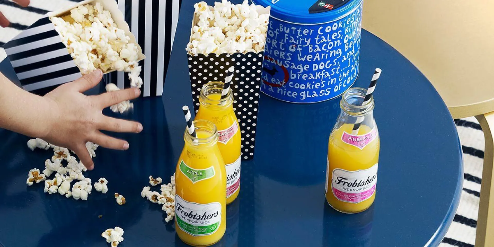 Krāsots galds bērnistabā - Helmi 80