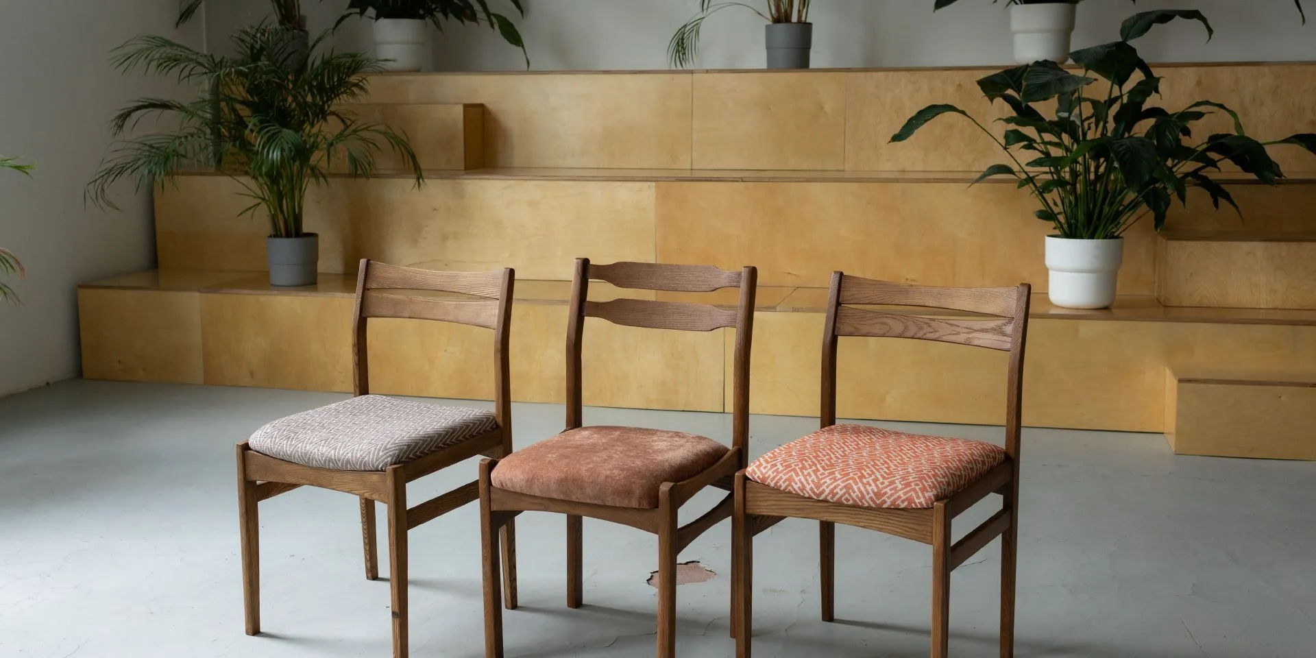 Krēslu pārvērtību procesu iemūžinājusi fotogrāfe Monika Pietarytė.