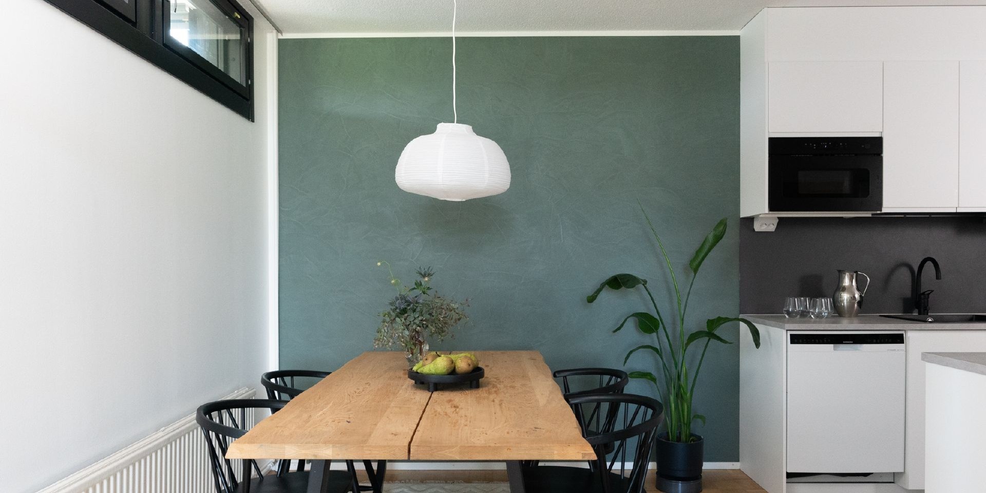 Dining room wall painted with Tunto hieno