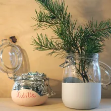 Krāsotas burciņas