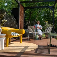 moderni iekārtota terase un pergola