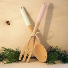 Krāsotas koka karotes