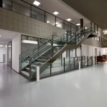 Grīdas sabiedriskās ēkās un komercēkās