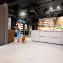 Unikāls grīdas seguma risinājums dāņu virtuves dizainā