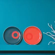 turkusowa-ściana-z-dekoracjami